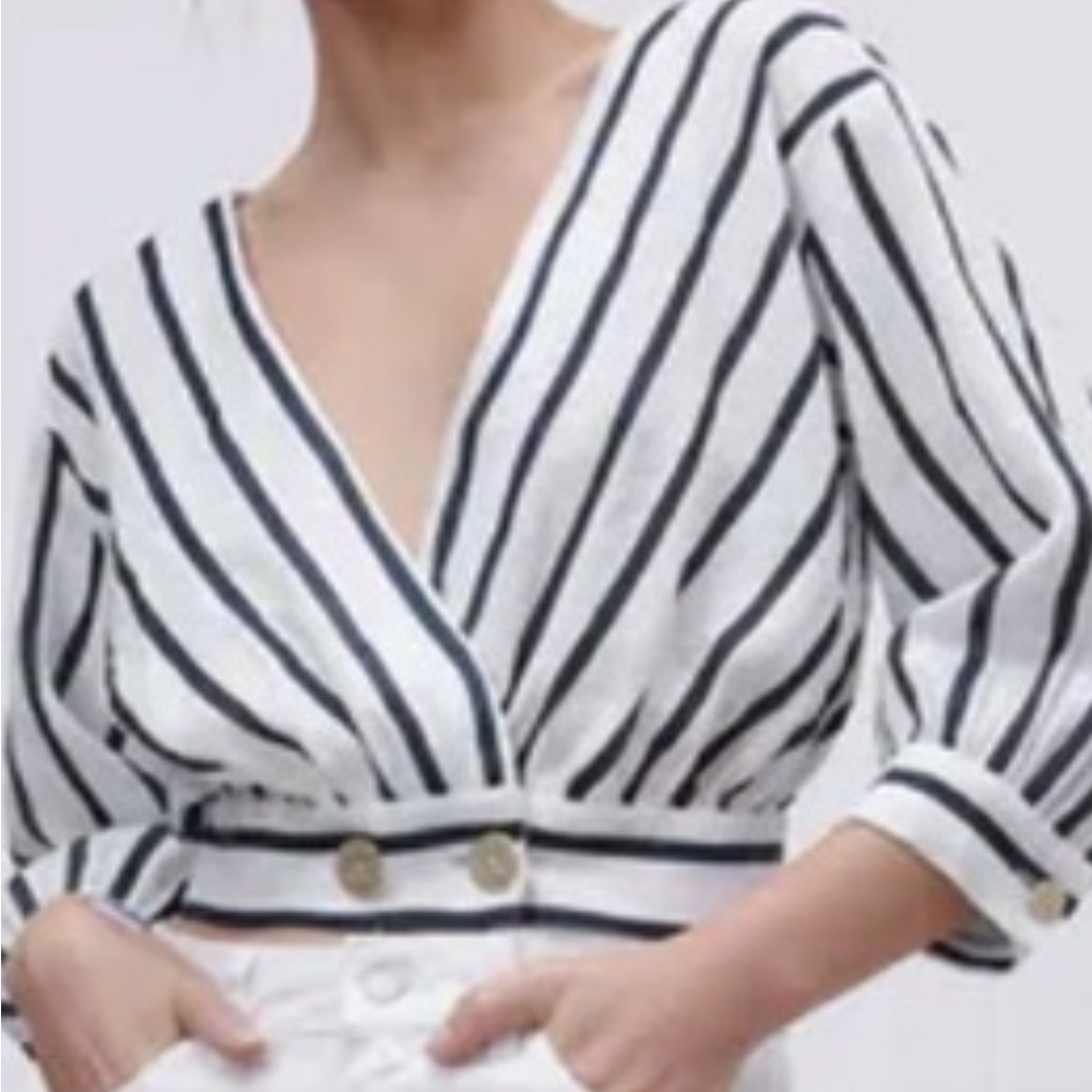 Zara linen top. Blue/white, gold buttons. EUC small